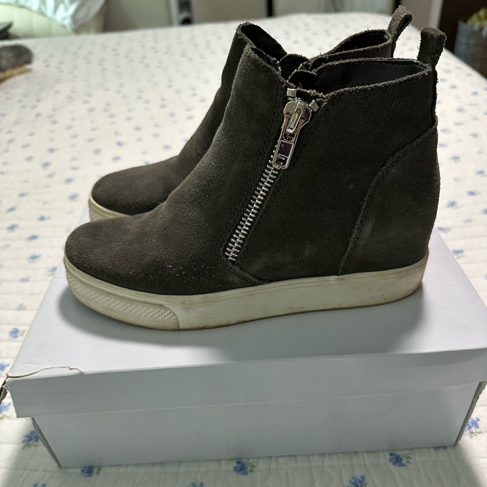 Women's Steve Madden Wedgie Grey Suede Sneaker Size 7.5